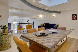 Lounge/Diner- click for photo gallery